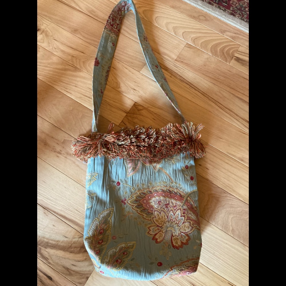 NEW! Handmade Paisley Tapestry Fabric Shoulder Purse 4 Pockets w/i Snap Closure